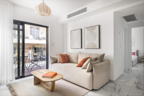 Stylish and Luxury 1 BR in New Noga Building